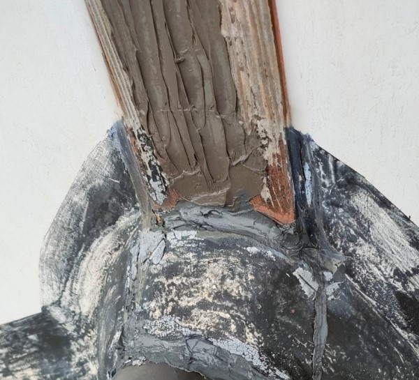 外壁間柱雨漏り修理　柱木材の劣化　熊本　コーキング補修